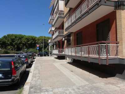 ...se non fosse per le seppur ampie terrazzine che anche qui sfiorano il suolo